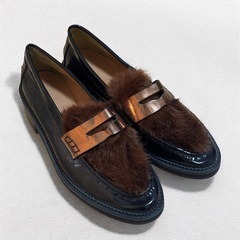 ファー付き ローファー 厚底 エナメル メタル 24.5cm 黒 秋 冬の画像