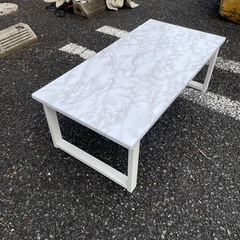 大理石風ローテーブルの画像