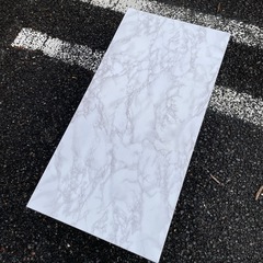 大理石風ローテーブルの画像