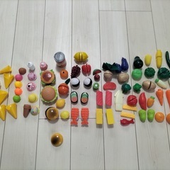 豪華　木製おままごとキッチン　皿　食べ物セットの画像