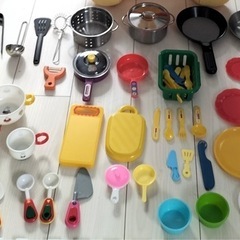 豪華　木製おままごとキッチン　皿　食べ物セットの画像