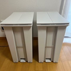 特価 即日受け渡し可能 無印良品  再生ポリプロピレン入り ペダル式ダストボックス 両開きフタ付き 大サイズ 45L用 キャスター付の画像