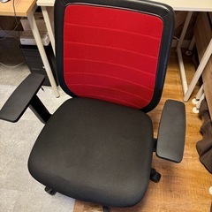 机と椅子の画像