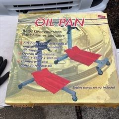 エンジンスタンドとオイルパンの画像