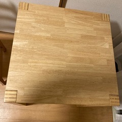 IKEAテーブル、イスの画像