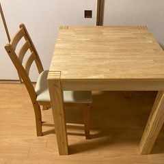 IKEAテーブル、イスの画像