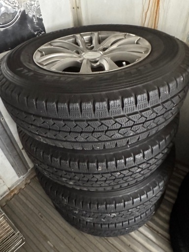 ハイエーススタッドレス195／80 15 4本セットバリ山アルミ付き‼️
