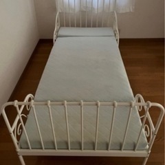 IKEA 伸縮アイアンベッドの画像