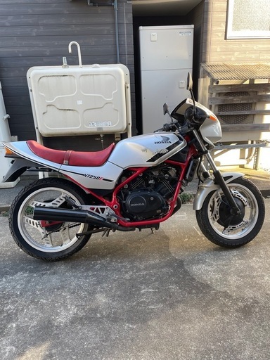 バイク旧車vt250f vt250fc 初期型丸フレームレストアベース (草