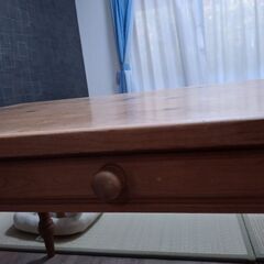 無垢パイン材ダイニングテーブルの画像