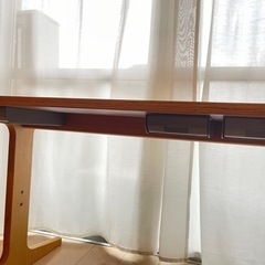 無印/リビングでもダイニングでもつかえるテーブル・イスの画像