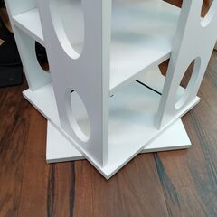 回転式ブックシェルフ　ホワイト　収納棚     サイズ（約）幅33×奥33×高157　　■近隣配送無料 買取GO‼　栄和店の画像