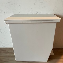 ペダルオープン　ゴミ箱　白の画像