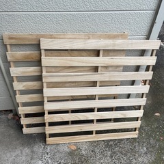 木製のフェンス2枚の画像