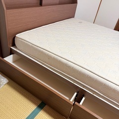 【マニフレックス】 【ニトリ】クイーンマットレス　&　クイーンベッドフレーム　セットの画像