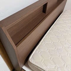 【マニフレックス】 【ニトリ】クイーンマットレス　&　クイーンベッドフレーム　セットの画像