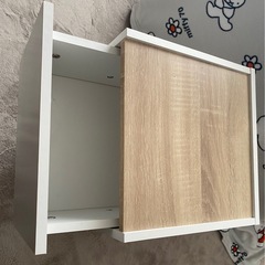 ベッドサイドテーブル 
美品の画像