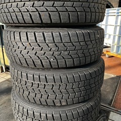 15インチアルミホイール付きスタッドレスタイヤの画像