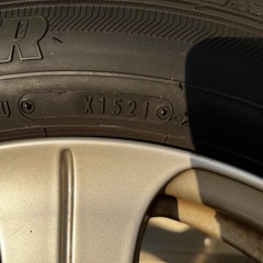 15インチアルミホイール付きスタッドレスタイヤの画像