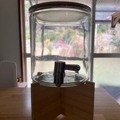 IKEA サーバー　台付きの画像