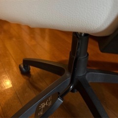 机と椅子の画像