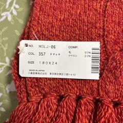 ⭐️LACOSTE（ラコステ）ニット手袋＋マフラーセット カラー：オレンジ系 サイズ：フリー ブランドロゴ（クロコ）付きの画像