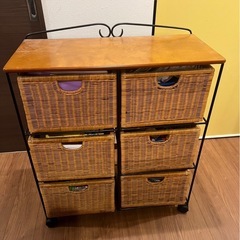 【お取引中】籐籠の棚の画像