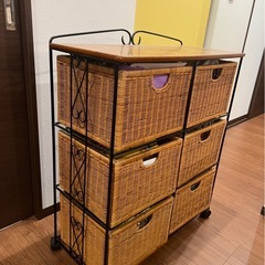 【お取引中】籐籠の棚の画像