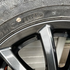 14インチアルミホイール付きスタッドレスタイヤの画像