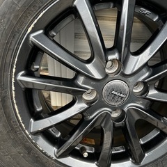 14インチアルミホイール付きスタッドレスタイヤの画像