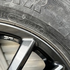 14インチアルミホイール付きスタッドレスタイヤの画像