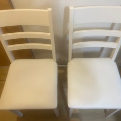 IKEA ダイニングチェア ホワイト 合皮 2脚の画像