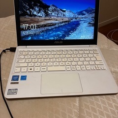 asusノートパソコンの画像