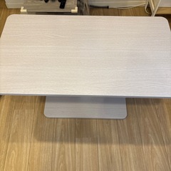 昇降デスクの画像