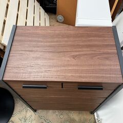 スタイリッシュなコンパクト収納チェスト オシャレ！ミニタンス シックなデザイン（大川家具）の画像