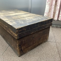 古い木の箱の画像