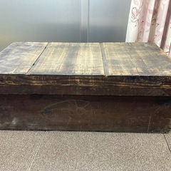 古い木の箱の画像