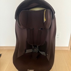 combiチャイルドシート　ブラウンの画像