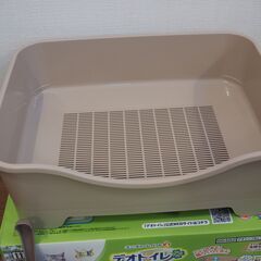 【美品】猫用システムトイレ　デオトイレらくらくシンプル本体セット（猫砂・シート4枚・スコップ・外箱付き）の画像