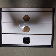 【無料０円】台と小型タンス・小物一式  ジャンク ノークレームノーリターンの画像