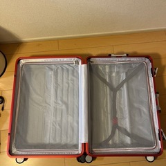 キャリーケース(破損あり)の画像