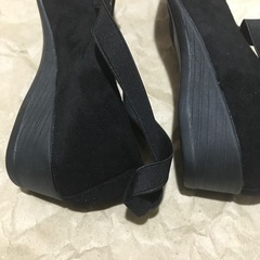 年内価格★新品未使用・クロスストラップ付き靴の画像