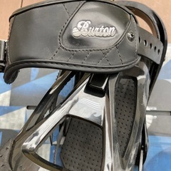 BURTONスノーボードとビンディングの画像