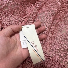 Lily Brown レースフリルワンピース ピンクの画像