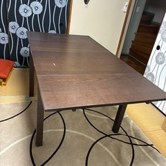 ダイニングテーブルの画像