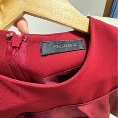 FEELSLOWLY 赤ワイン色　オフショルダードレスの画像