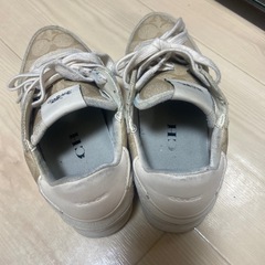 引越し処分‼️COACHスニーカーの画像