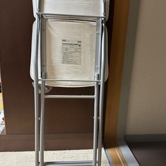 折りたたみ椅子の画像