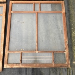 木のサッシの画像