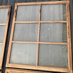 木のサッシの画像